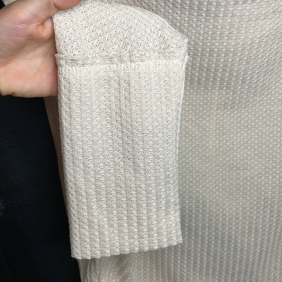 NWT Umgee Cowl Neck Dolman Waffle Top - Beige - Size Medium - Picture 4 of 7